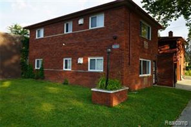 18741 Schoolcraft, Detroit, MI 48223