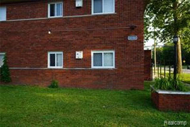 18741 Schoolcraft, Detroit, MI 48223