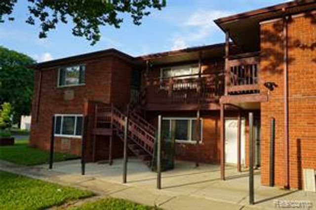 18741 Schoolcraft, Detroit, MI 48223