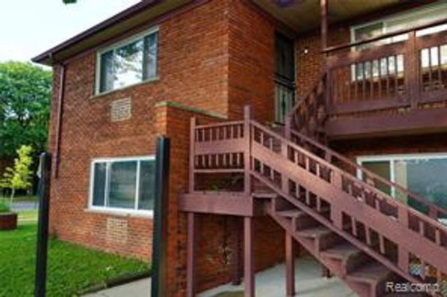 18741 Schoolcraft, Detroit, MI 48223