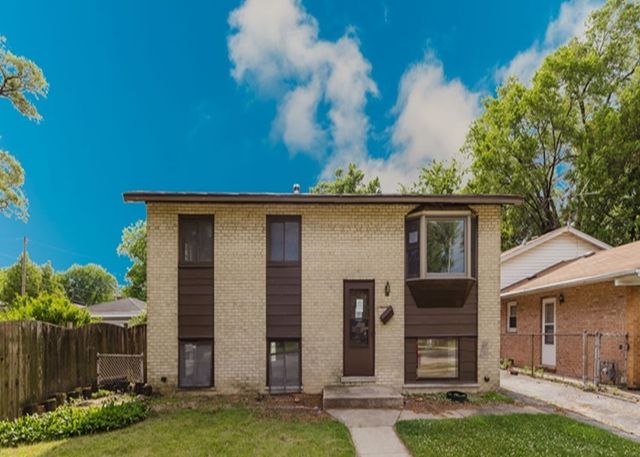 12242 S Lawndale Avenue, Alsip, IL 60803