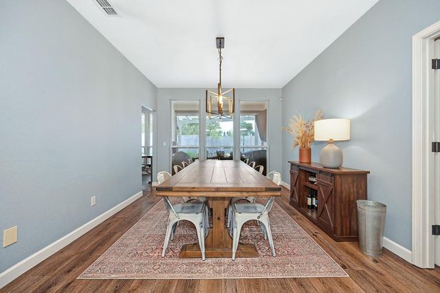 8000 Auburn Oaks Village Ln, Citrus Heights, CA 95610