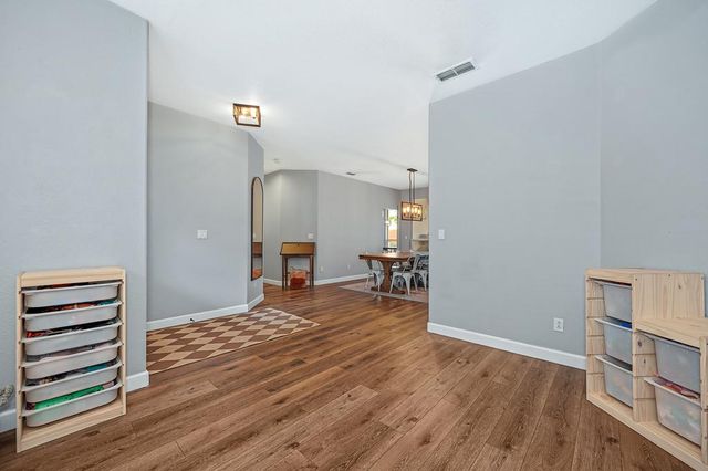 8000 Auburn Oaks Village Ln, Citrus Heights, CA 95610