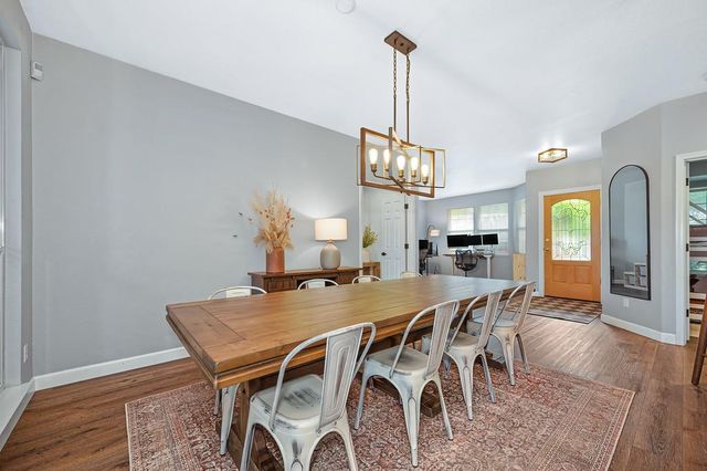 8000 Auburn Oaks Village Ln, Citrus Heights, CA 95610