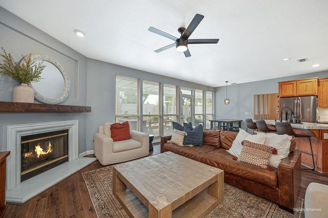8000 Auburn Oaks Village Ln, Citrus Heights, CA 95610