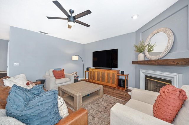 8000 Auburn Oaks Village Ln, Citrus Heights, CA 95610