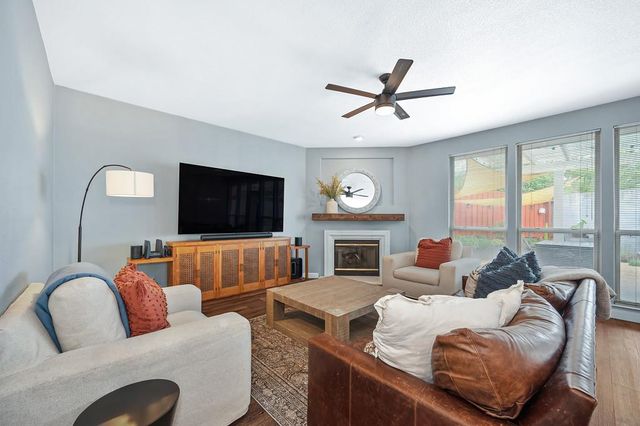 8000 Auburn Oaks Village Ln, Citrus Heights, CA 95610