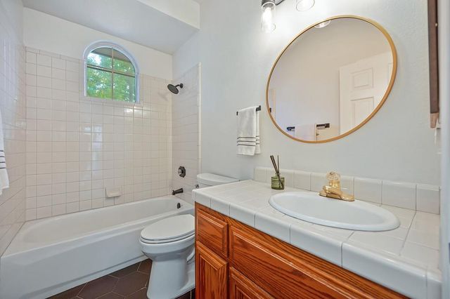 8000 Auburn Oaks Village Ln, Citrus Heights, CA 95610