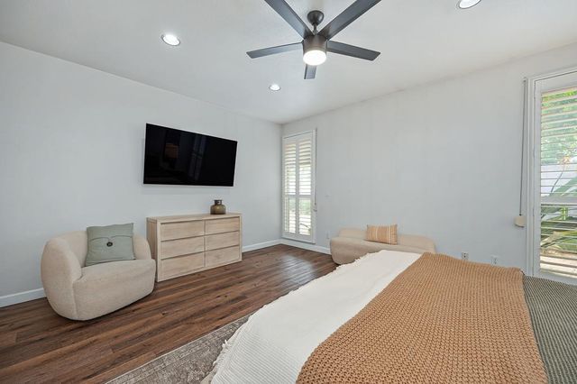 8000 Auburn Oaks Village Ln, Citrus Heights, CA 95610