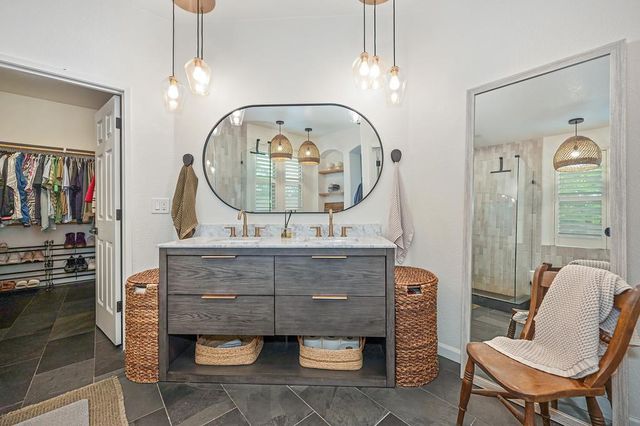 8000 Auburn Oaks Village Ln, Citrus Heights, CA 95610