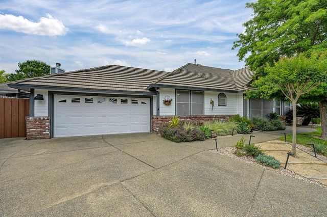 8000 Auburn Oaks Village Ln, Citrus Heights, CA 95610