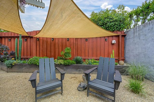 8000 Auburn Oaks Village Ln, Citrus Heights, CA 95610
