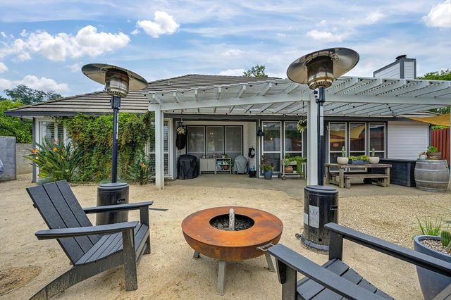 8000 Auburn Oaks Village Ln, Citrus Heights, CA 95610