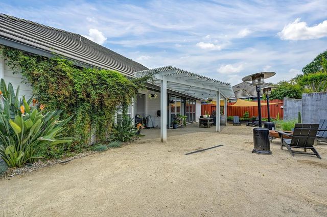 8000 Auburn Oaks Village Ln, Citrus Heights, CA 95610