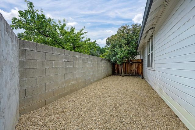 8000 Auburn Oaks Village Ln, Citrus Heights, CA 95610