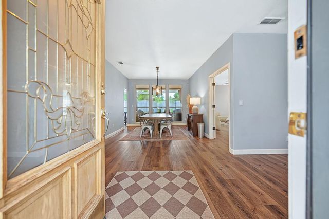 8000 Auburn Oaks Village Ln, Citrus Heights, CA 95610