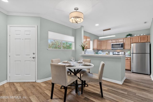 1800 THE GREENS Way 302, Jacksonville Beach, FL 32250