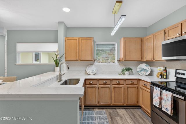 1800 THE GREENS Way 302, Jacksonville Beach, FL 32250