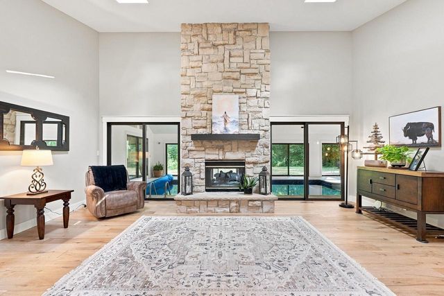 19800 W Briar Ridge DRIVE, Brookfield, WI 53045