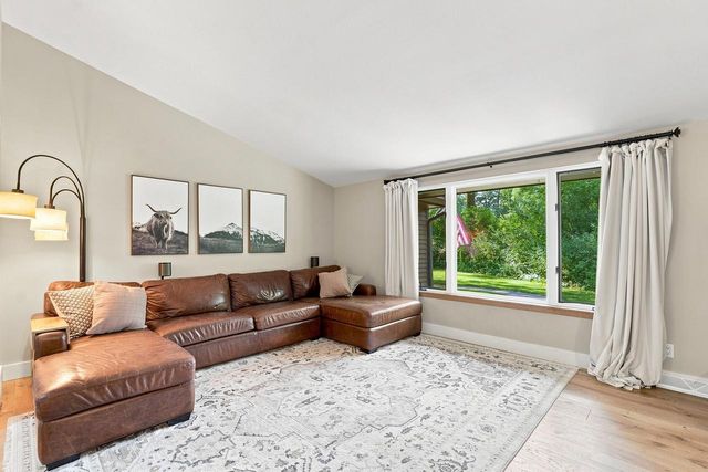 19800 W Briar Ridge DRIVE, Brookfield, WI 53045