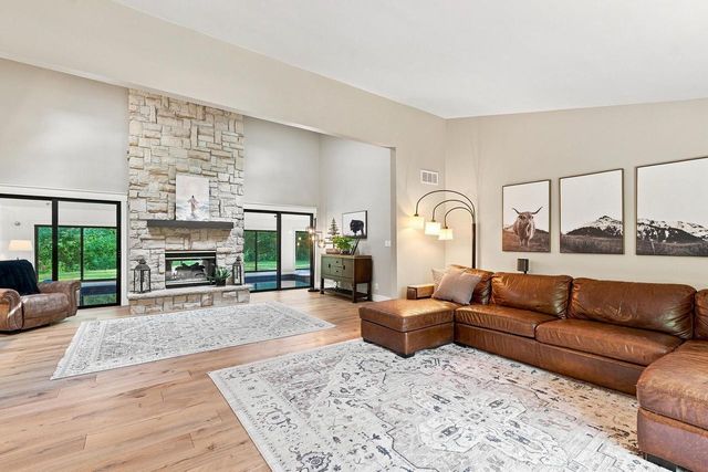 19800 W Briar Ridge DRIVE, Brookfield, WI 53045
