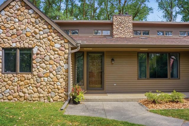 19800 W Briar Ridge DRIVE, Brookfield, WI 53045