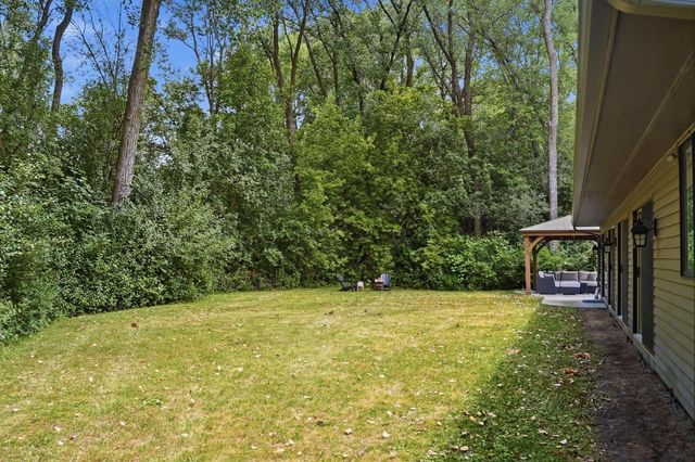 19800 W Briar Ridge DRIVE, Brookfield, WI 53045