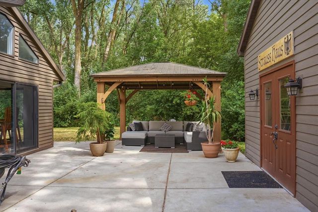 19800 W Briar Ridge DRIVE, Brookfield, WI 53045
