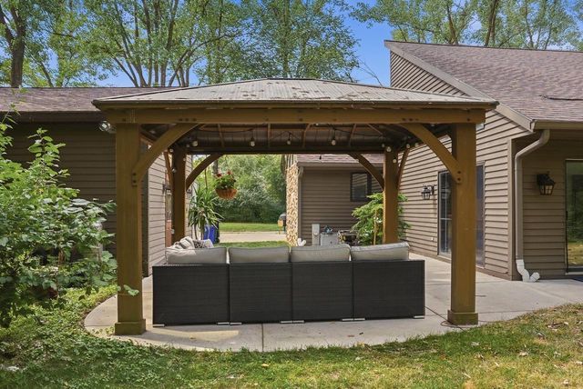 19800 W Briar Ridge DRIVE, Brookfield, WI 53045
