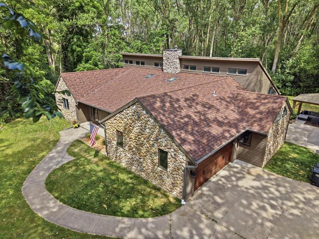 19800 W Briar Ridge DRIVE, Brookfield, WI 53045