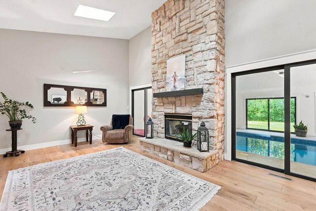 19800 W Briar Ridge DRIVE, Brookfield, WI 53045