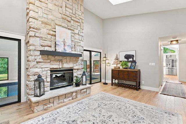 19800 W Briar Ridge DRIVE, Brookfield, WI 53045