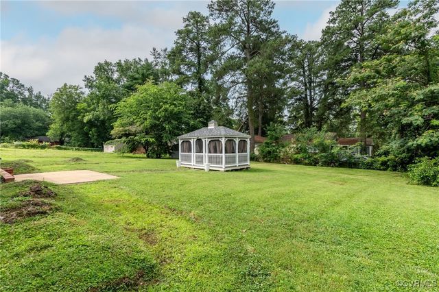 14210 Cherry St, Chester, VA 23831
