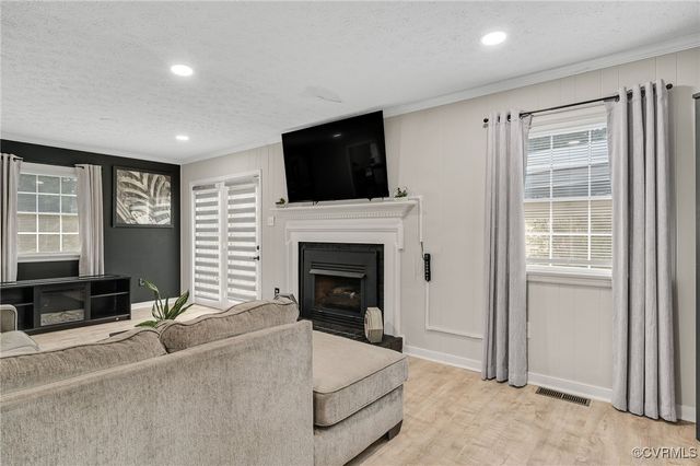 14210 Cherry St, Chester, VA 23831