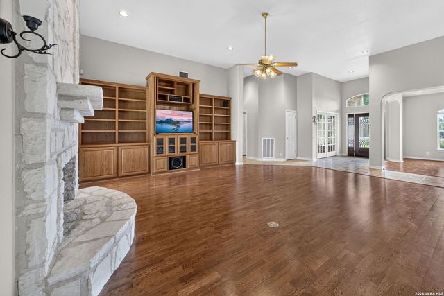 7261 KEENELAND DR, Boerne, TX 78015