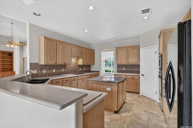 7261 KEENELAND DR, Boerne, TX 78015