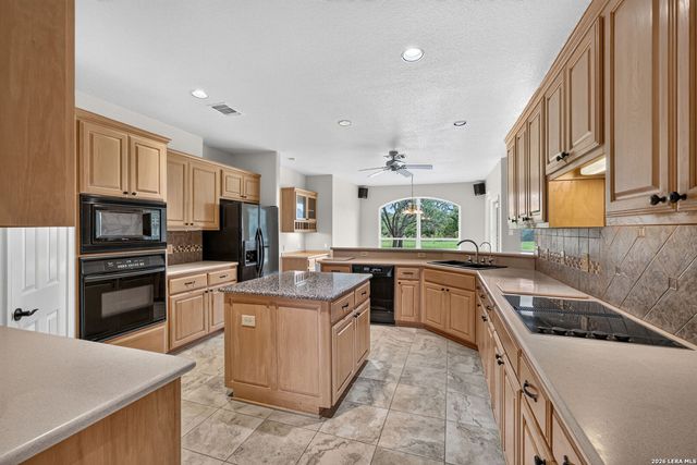 7261 KEENELAND DR, Boerne, TX 78015