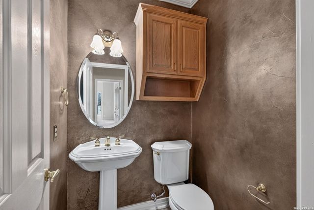 7261 KEENELAND DR, Boerne, TX 78015