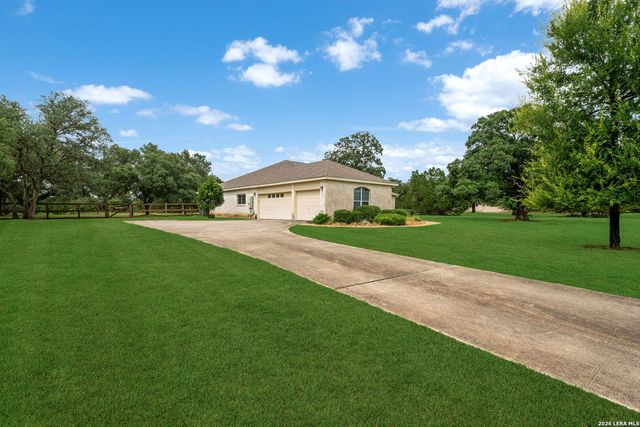 7261 KEENELAND DR, Boerne, TX 78015