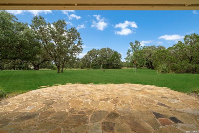 7261 KEENELAND DR, Boerne, TX 78015