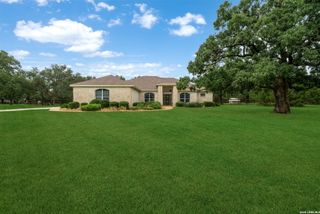7261 KEENELAND DR, Boerne, TX 78015