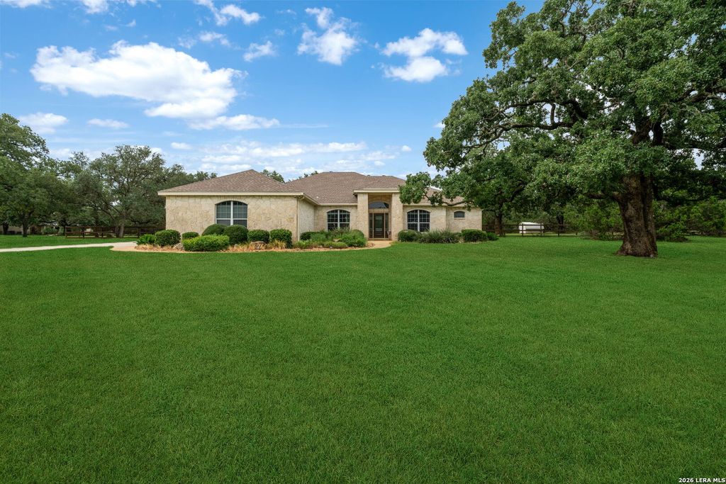 7261 KEENELAND DR, Boerne, TX 78015