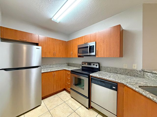 132 SW Peacock Boulevard 17-206, Port St Lucie, FL 34986