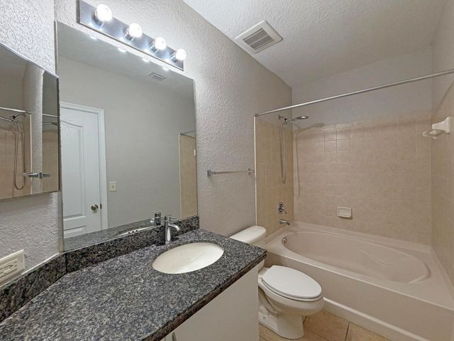 132 SW Peacock Boulevard 17-206, Port St Lucie, FL 34986