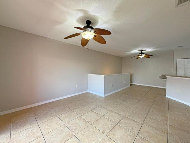132 SW Peacock Boulevard 17-206, Port St Lucie, FL 34986