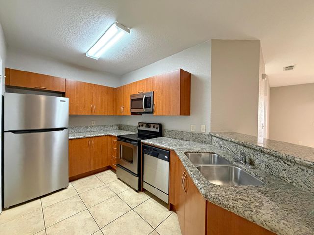 132 SW Peacock Boulevard 17-206, Port St Lucie, FL 34986