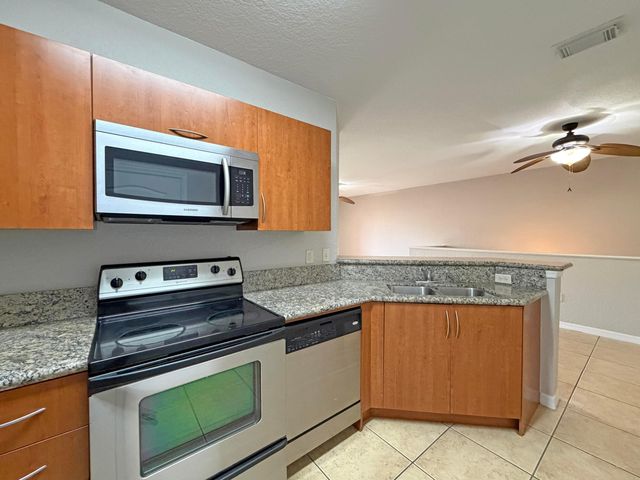 132 SW Peacock Boulevard 17-206, Port St Lucie, FL 34986