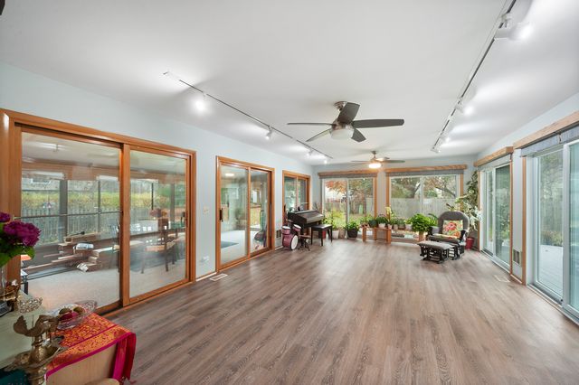 8 Hampton Court, Mundelein, IL 60060