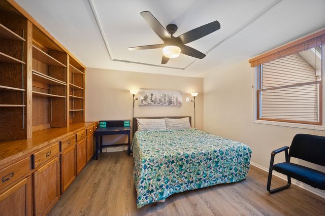 8 Hampton Court, Mundelein, IL 60060