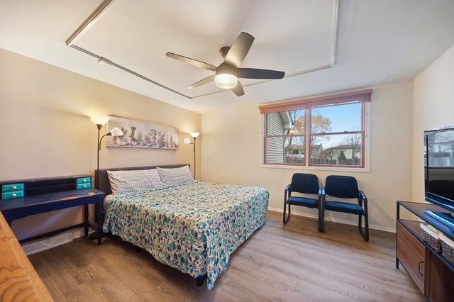 8 Hampton Court, Mundelein, IL 60060